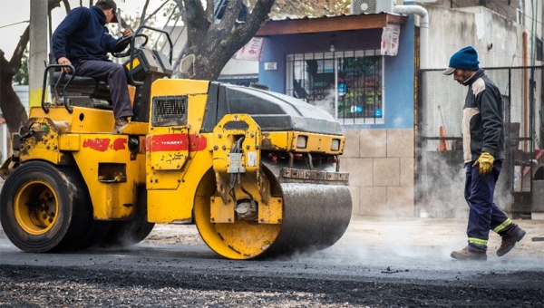 Otra calle pavimentada en barrio San Fernando