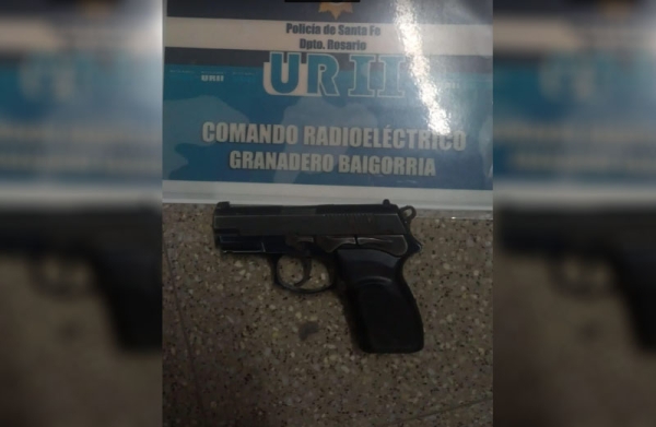 Quedó preso por conducir una moto robada y tener un arma de guerra