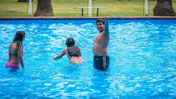 El Camping Municipal abrió la temporada de verano con colonias, pileta y actividades para toda la familia