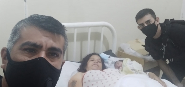 Agentes asisten un parto en pleno monte de la bajada Espinillo