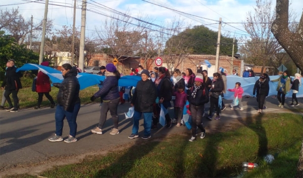 La comunidad educativa de la escuela 1293 se movilizó pidiendo seguridad