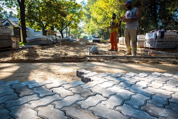 El Municipio pavimenta calle estratégica de barrio Correo