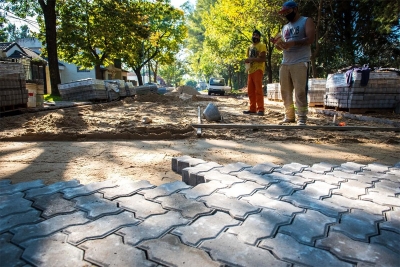 El Municipio pavimenta calle estratégica de barrio Correo
