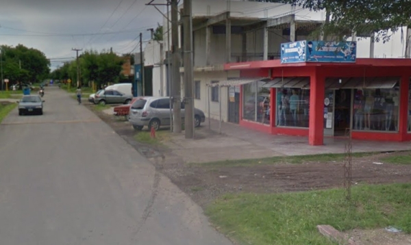 Vecinos arrestan a joven que intentaba barretear una local de ropa