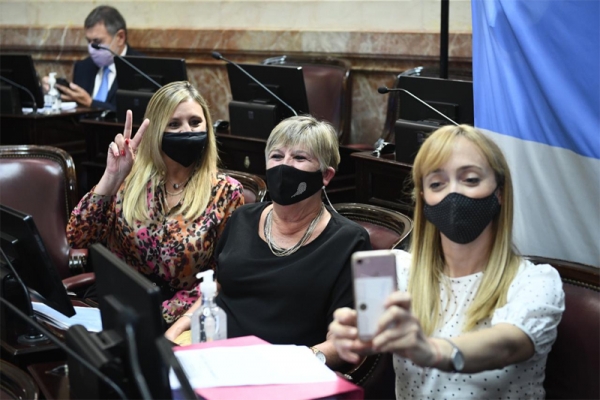 "97 mil santafesinos y santafesinas dejarán de pagar el impuesto a las ganancias"