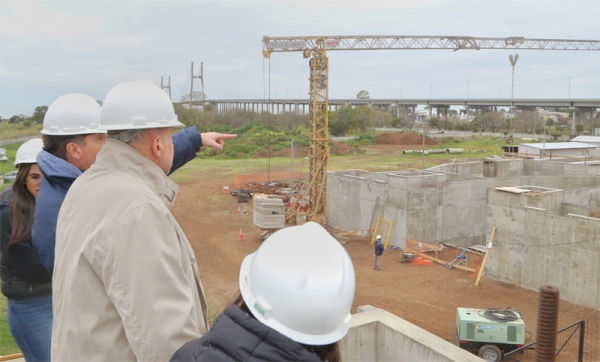 Perotti recorrió la obra de ampliación de la planta potabilizadora de ASSA