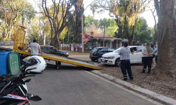 Una abogada rosarina fue detenida luego querer evitar que le lleven su auto al corralón